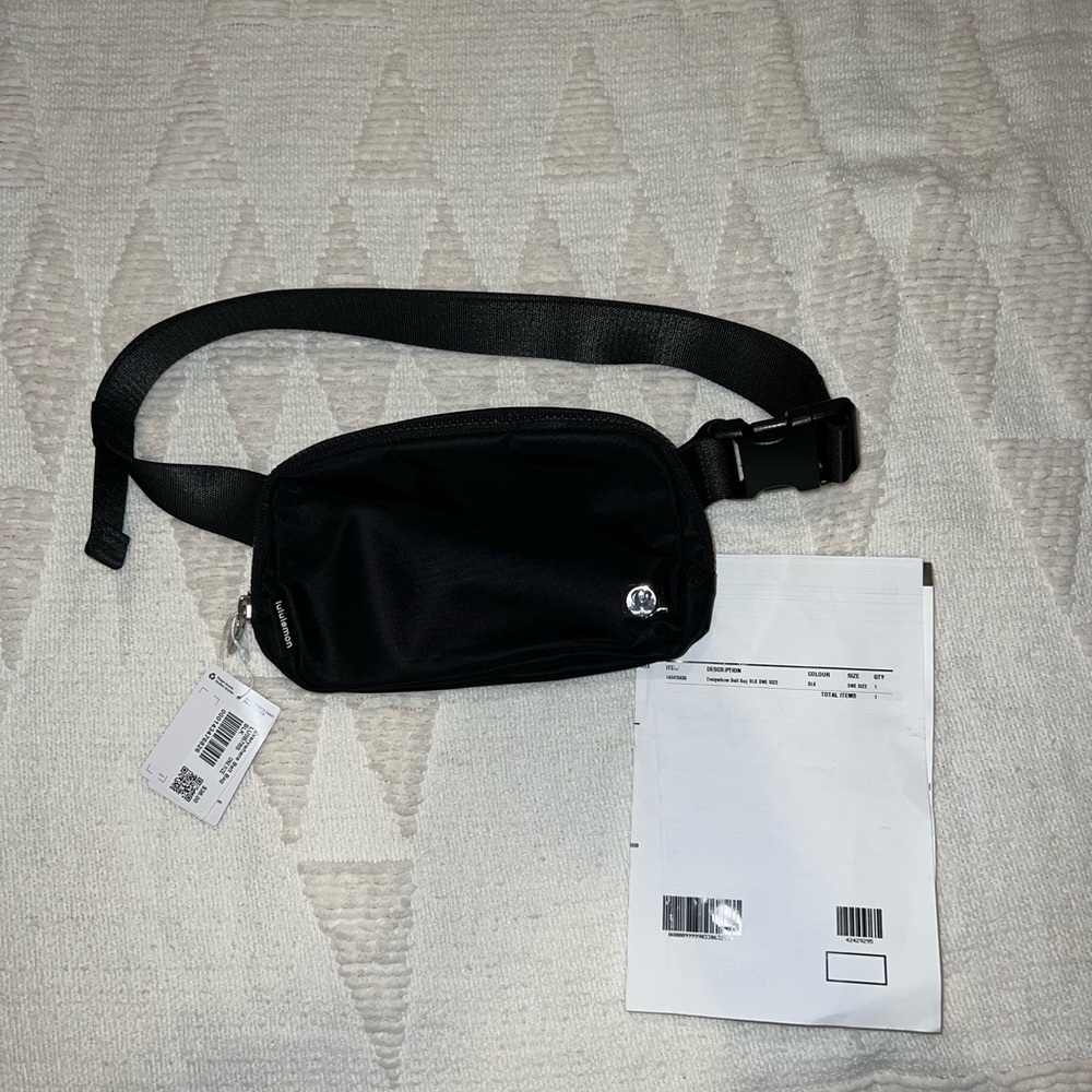 Lululemon Everywhere Belt Bag 🍋